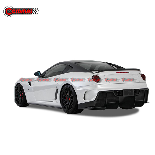Kit de carrosserie en fibre de carbone de style Vorsteiner pour Ferrari 599