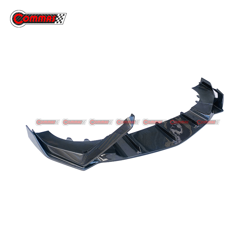 L&egrave;vre avant en fibre de carbone Lamborghini URUS