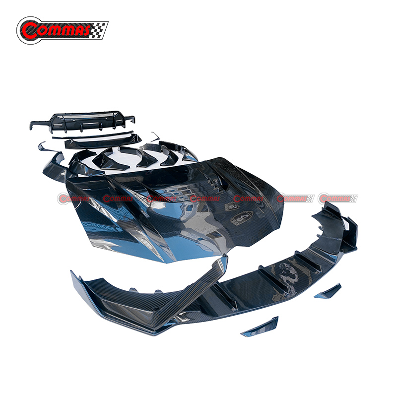 Kit carrosserie en fibre de carbone sèche Lamborghini Urus de style Vorsteiner