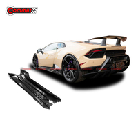 Mise à niveau des performances de la Lamborghini Huracan vers les jupes latérales en fibre de carbone de style Vorsteiner