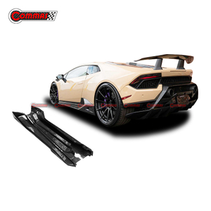 Mise à niveau des performances de la Lamborghini Huracan vers les jupes latérales en fibre de carbone de style Vorsteiner