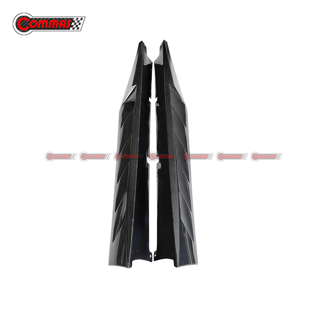 Jupes latérales en fibre de carbone de style Novitec pour Lamborghini Aventador LP700
