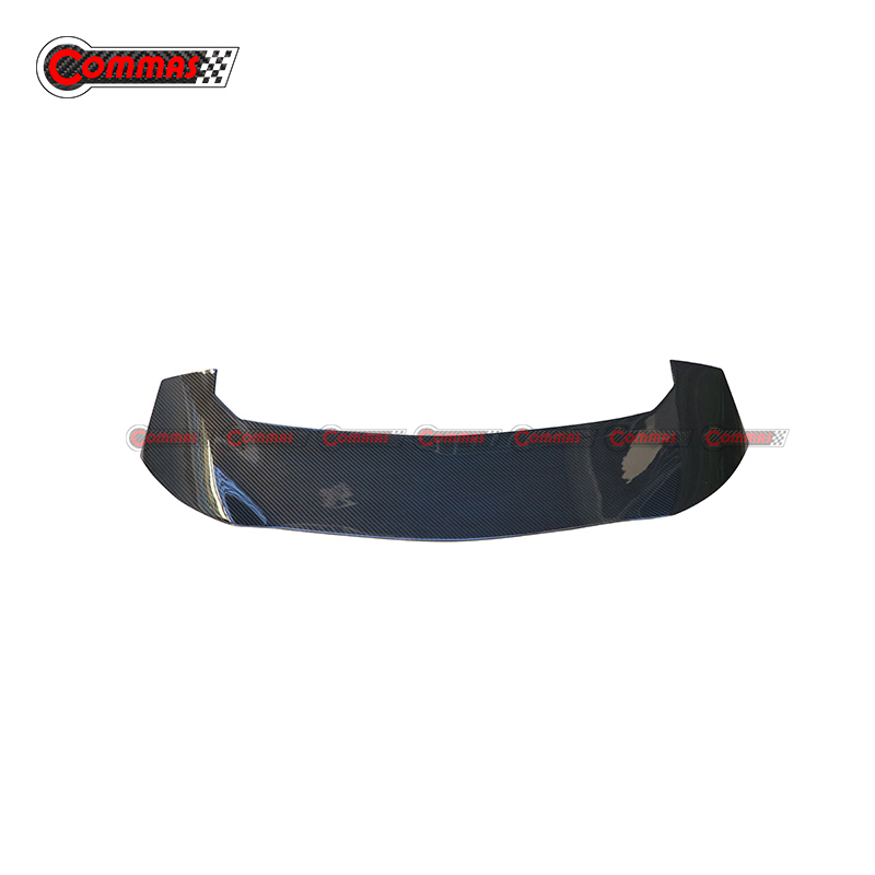 Aileron arri&egrave;re en fibre de carbone Lamborghini URUS